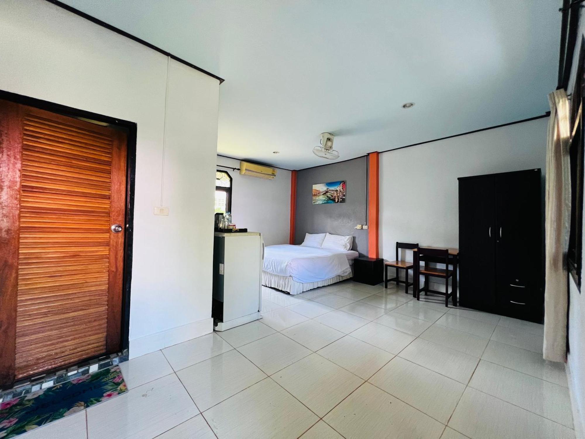 Prukrom Lanta Guesthouse Koh Lanta Exterior photo